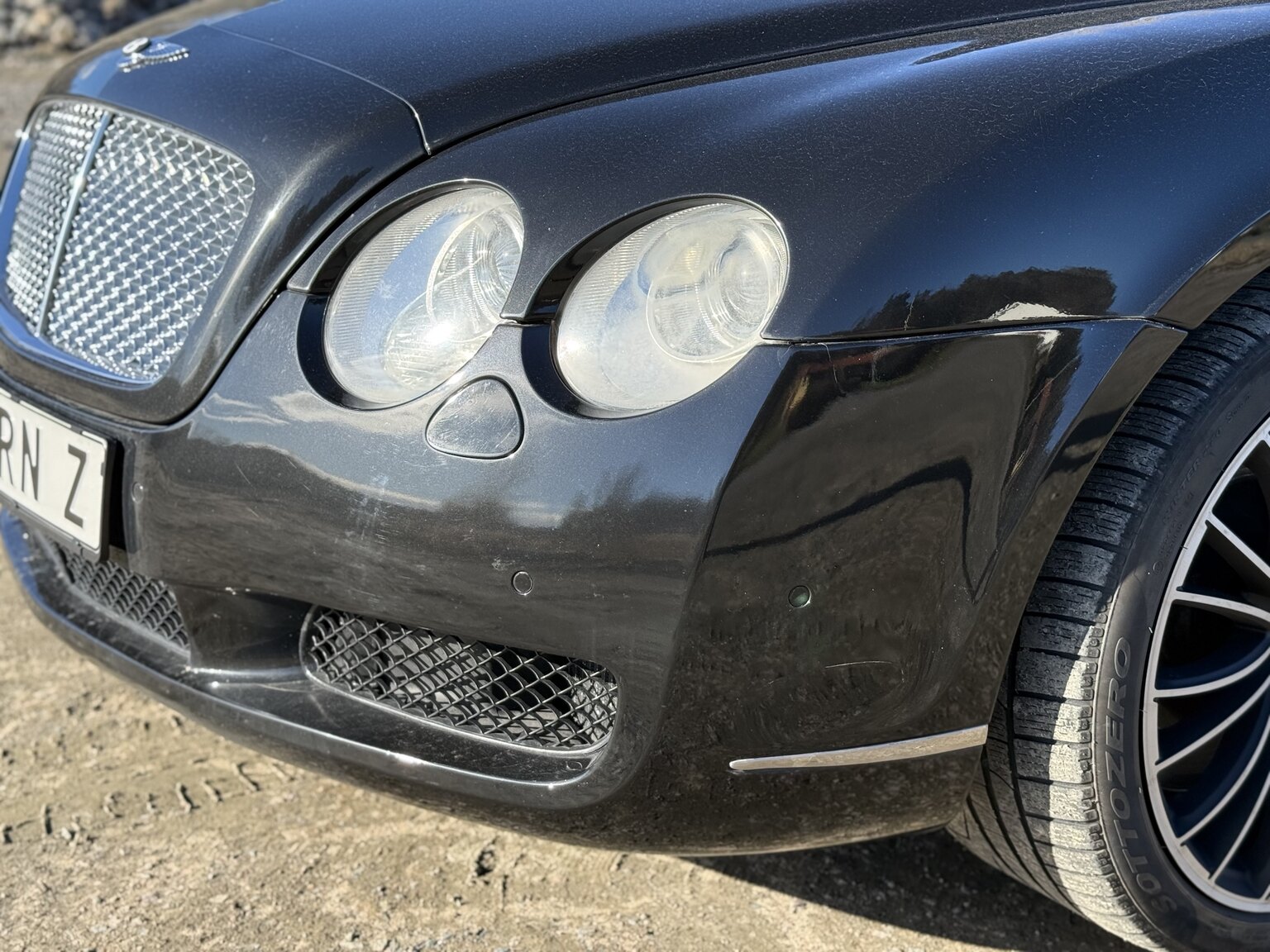 Exteriörbild på 2005 Bentley Flying Spur