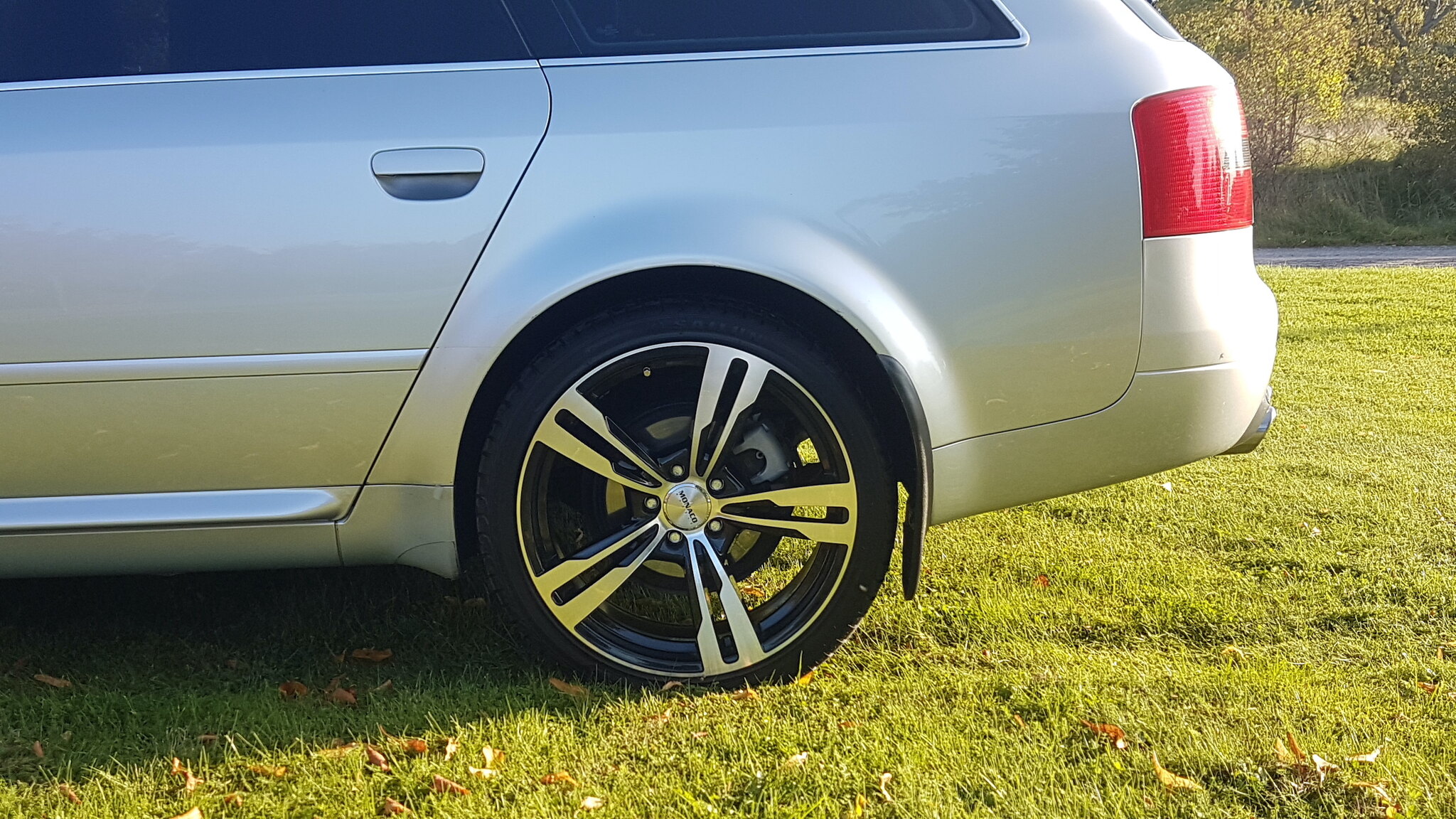 Exteriörbild på 2000 Audi S6 Avant