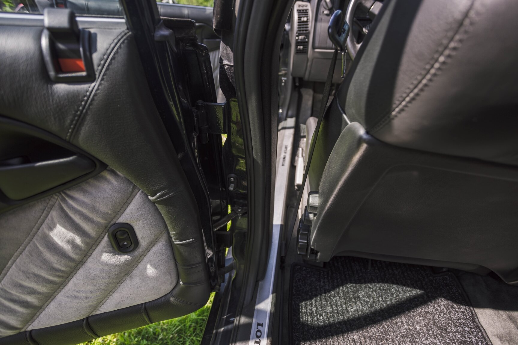Interior image of 1991 Lotus Omega