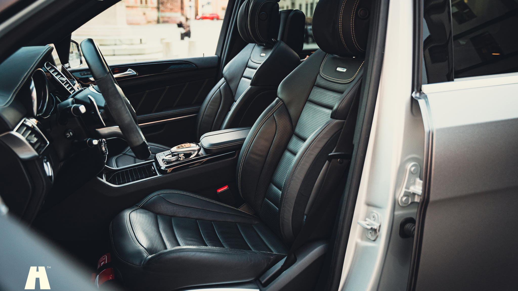 Innenraumfoto von 2017 Mercedes-Benz GLS 63 AMG (5)