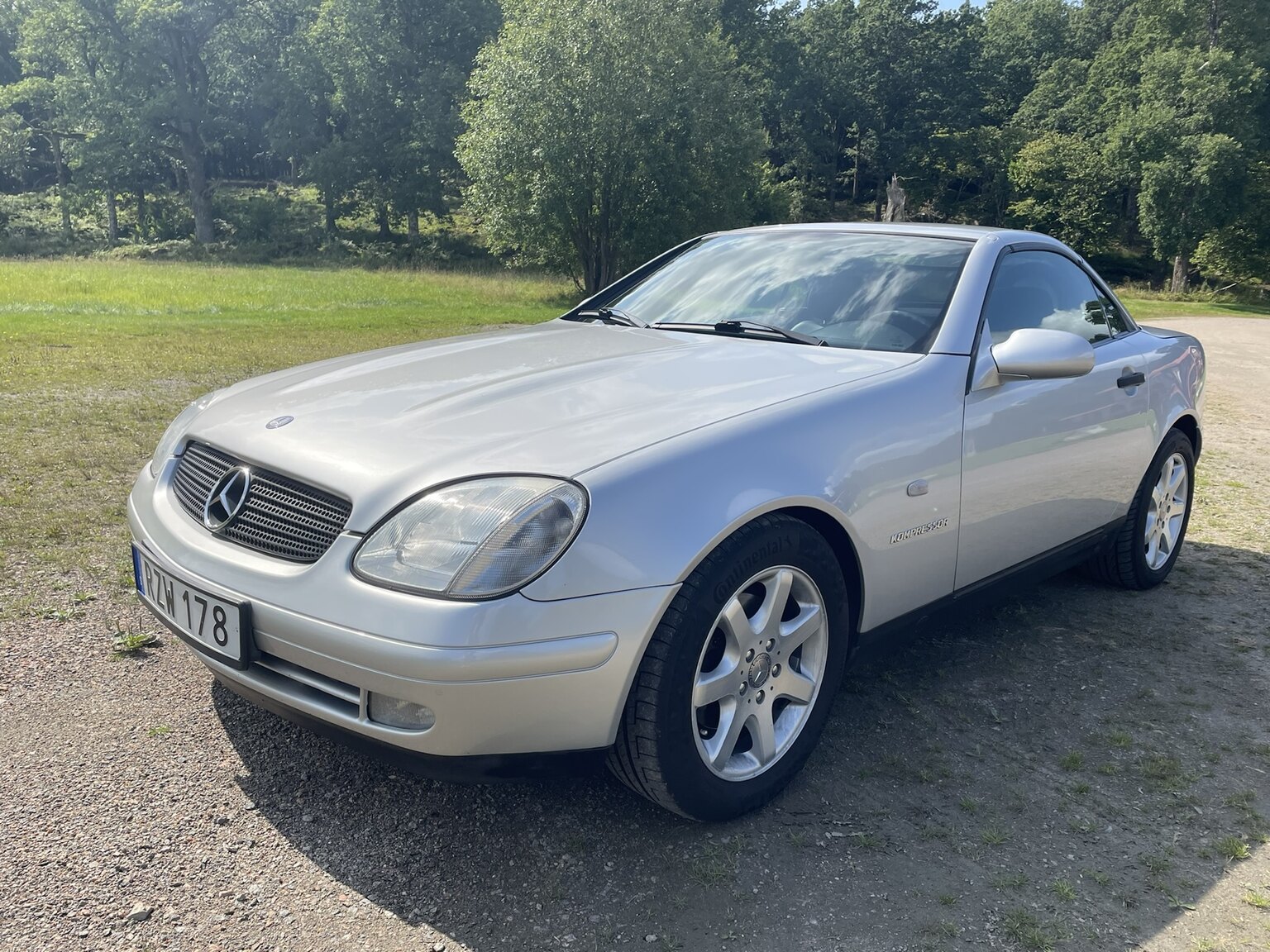 Exterior image of 1998 1998 MERCEDES BENZ SLK 230 