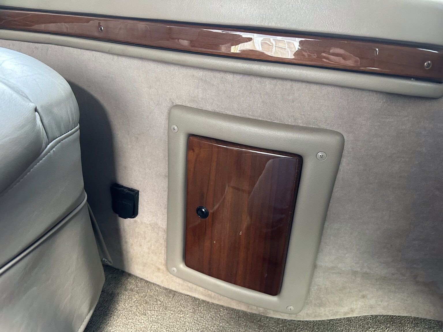 Interiörbild 2000 GMC Savana G1500 Conversion Van