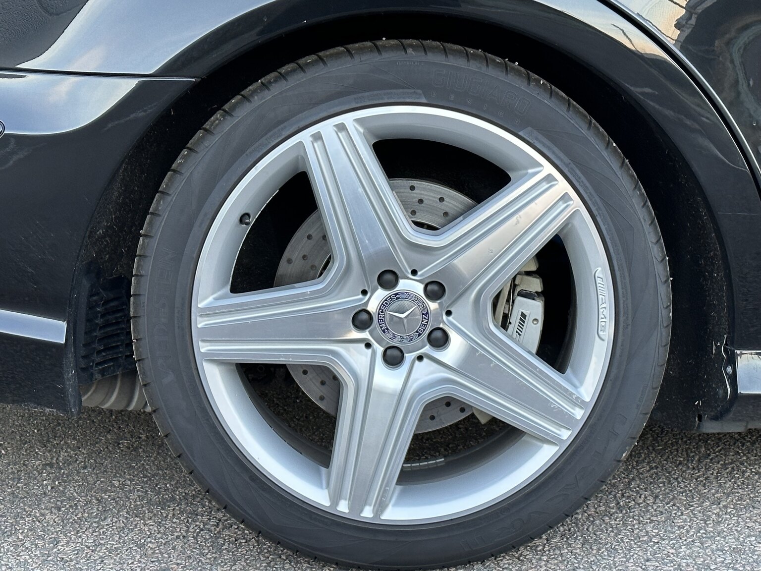 Exterior image of 2007 Mercedes-Benz R63 AMG
