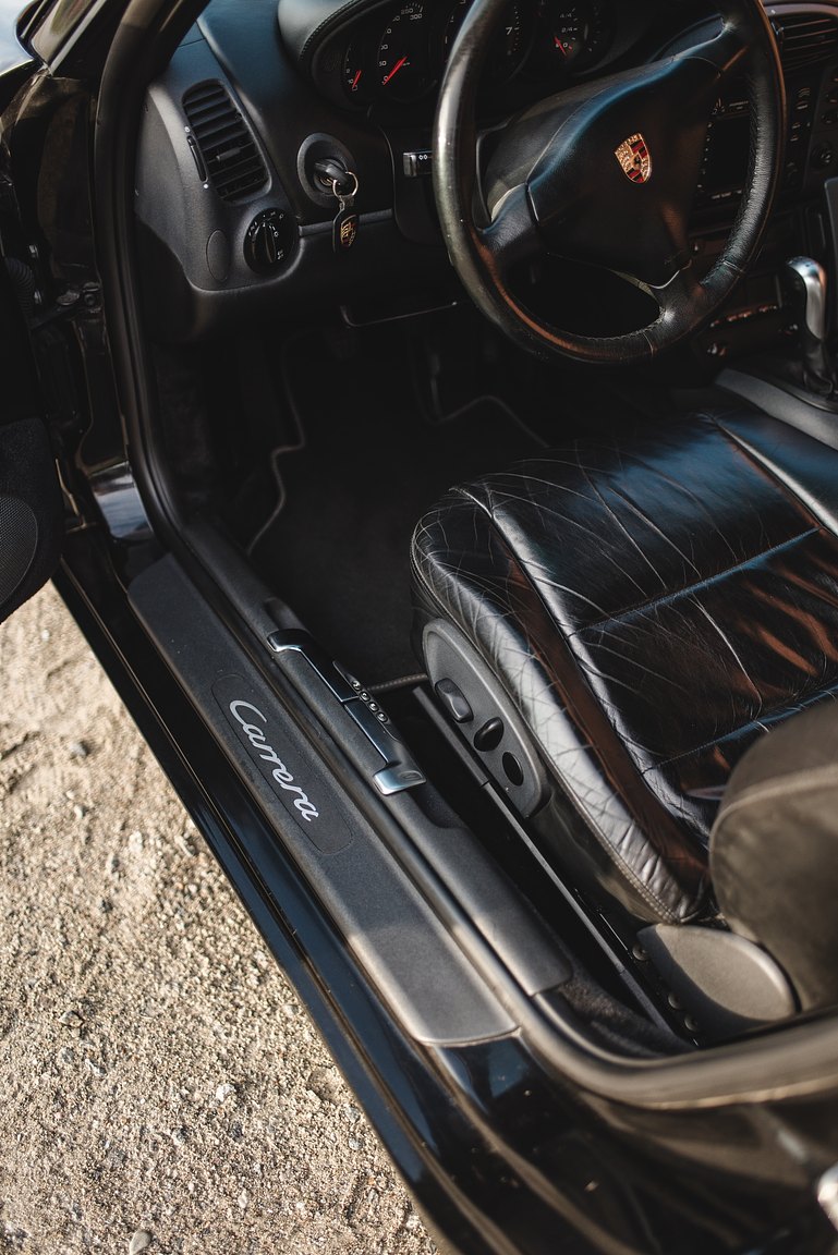 Interior image of 1998 Porsche 996 Carrera 