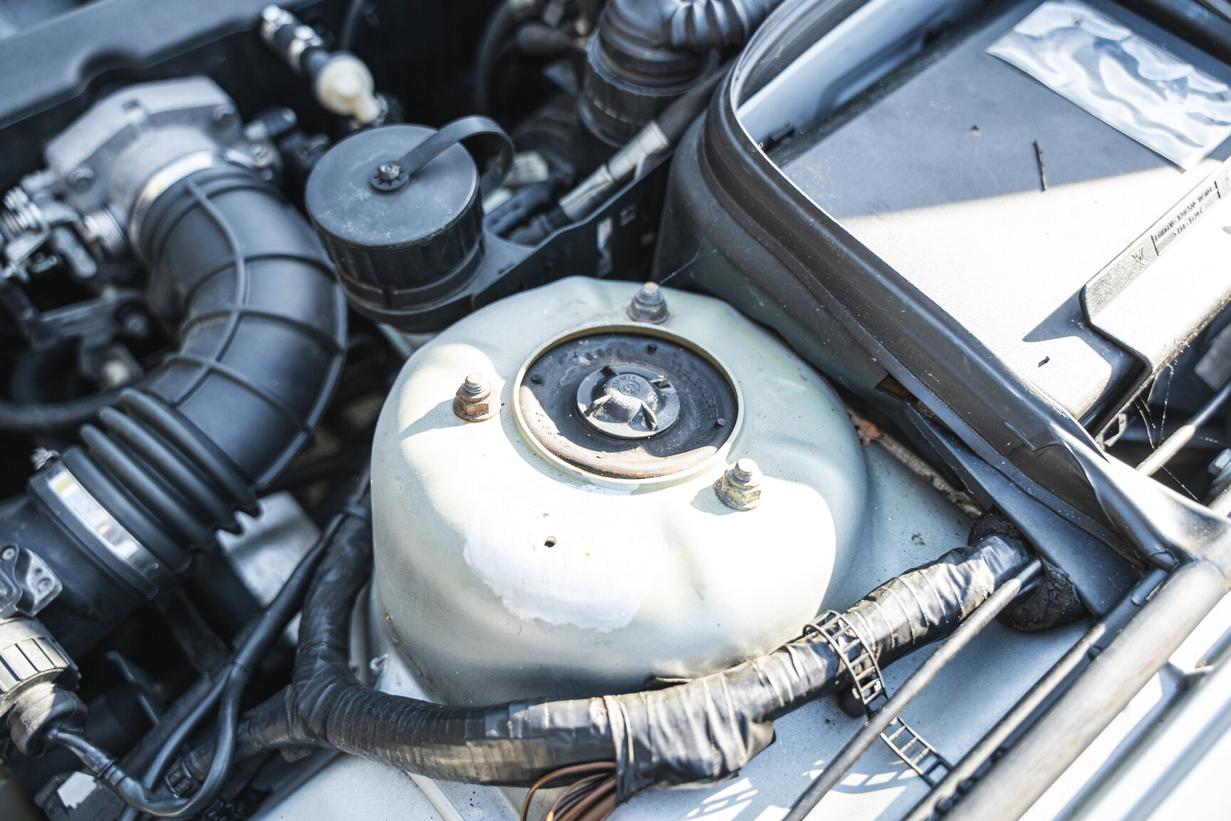 Image of 1994 BMW 520i E34 mechanics