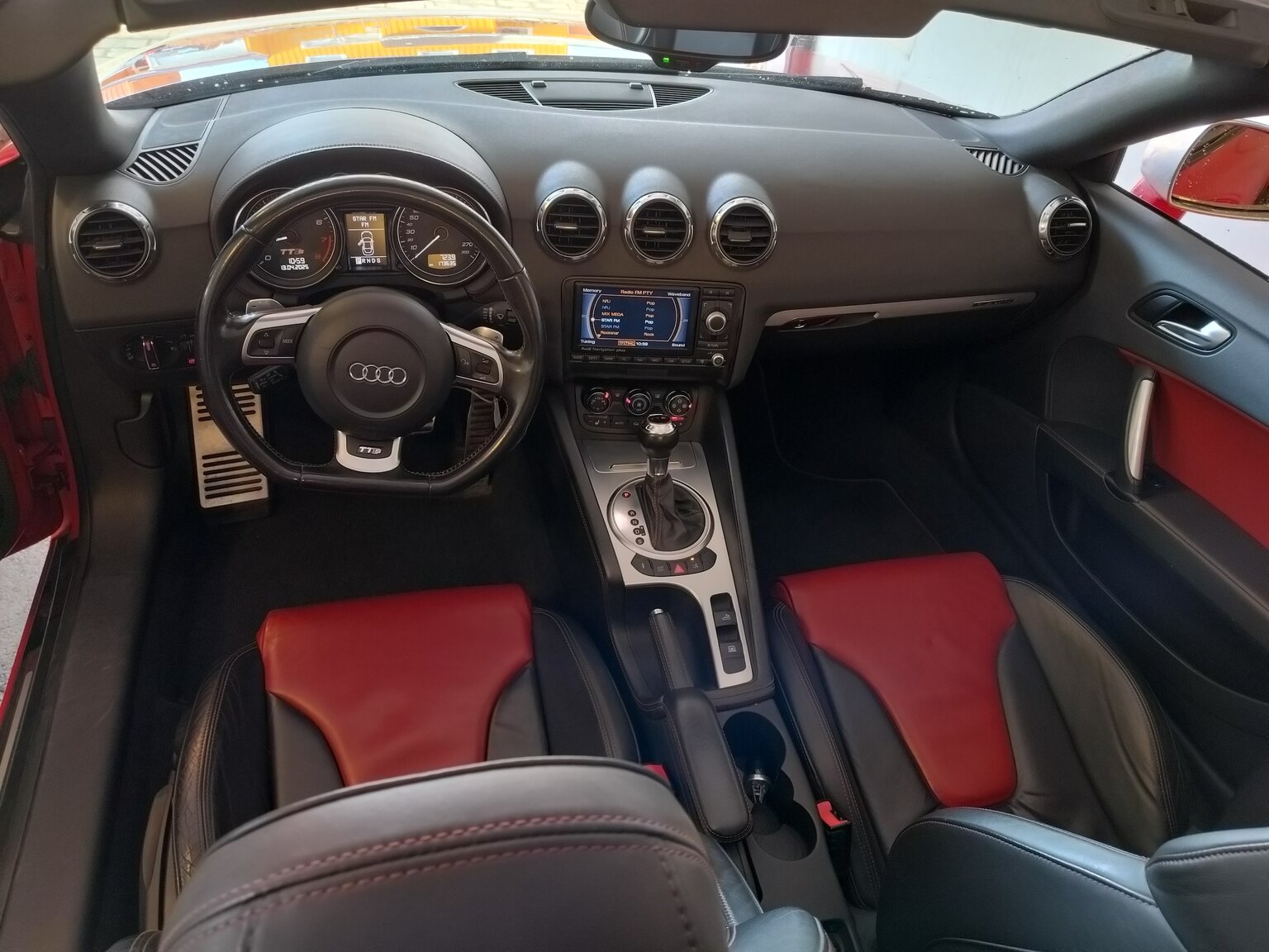 Innenraumfoto von 2009 Audi TTS Roadster