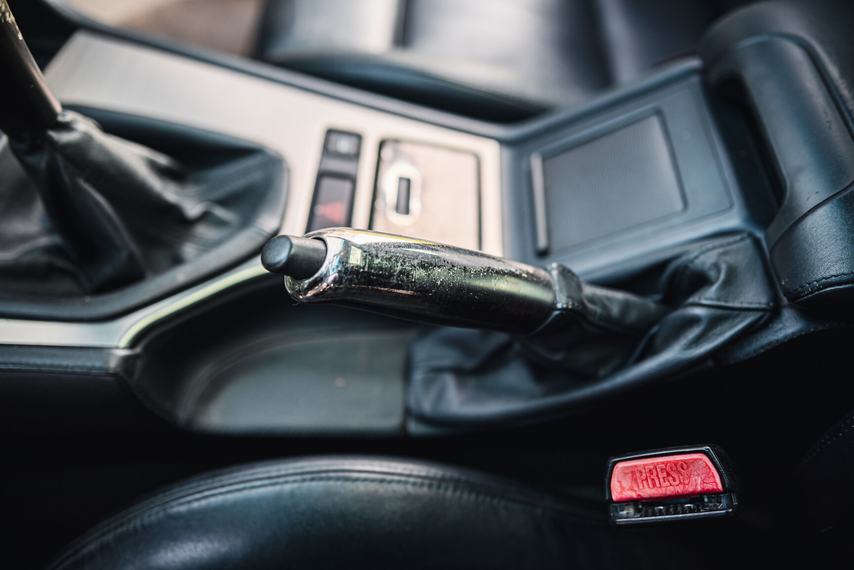 Interior image of 2000 BMW M5 E39