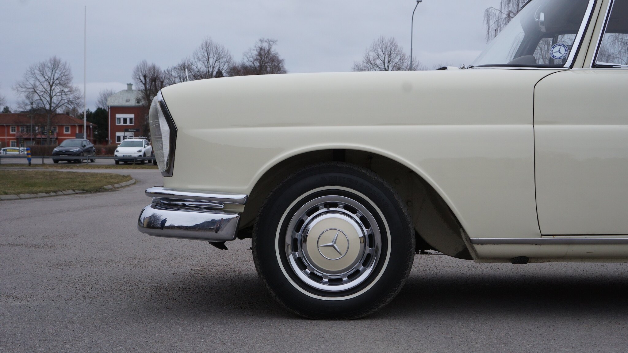Exteriörbild på 1966 Mercedes-Benz 230 S