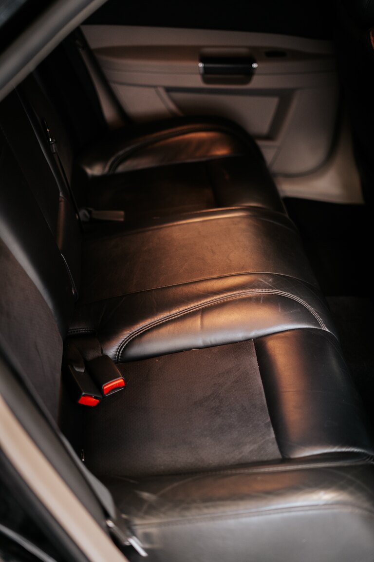 Innenraumfoto von 2006 Chrysler 300C SRT-8 (15)