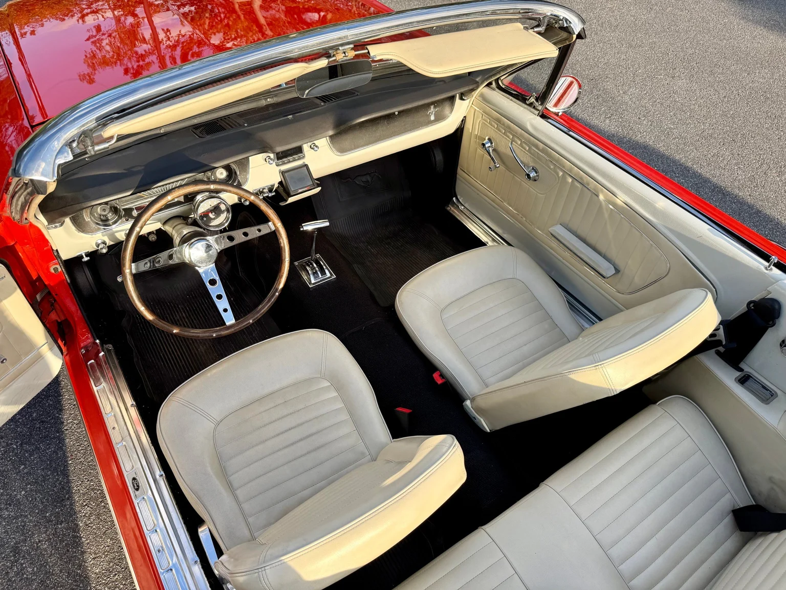 Interiörbild 1965 Ford Mustang Cabriolet (23)
