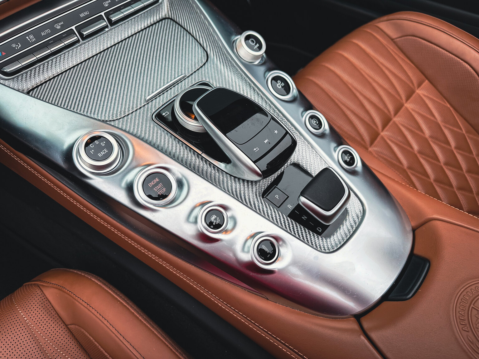 Innenraumfoto von 2018 Mercedes Benz AMG GT C (11)