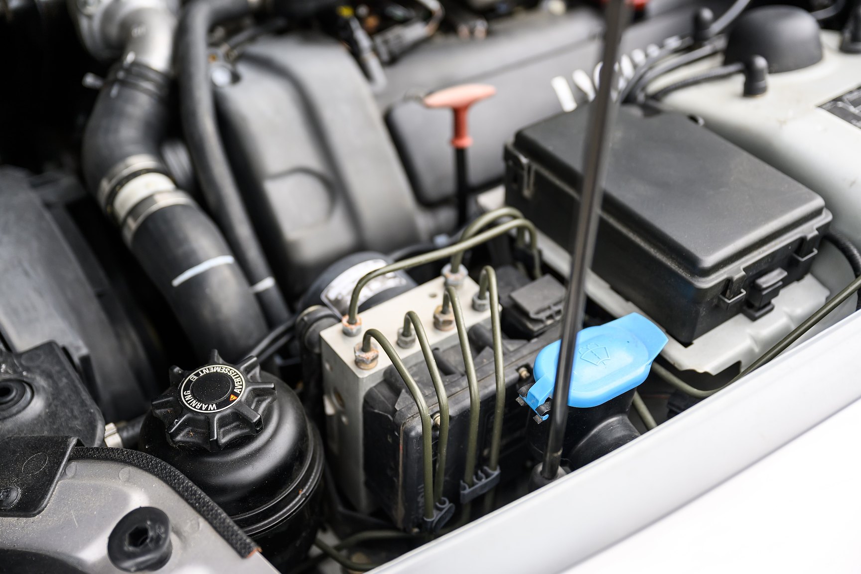 Image of 2001 Jaguar XKR Silverstone mechanics
