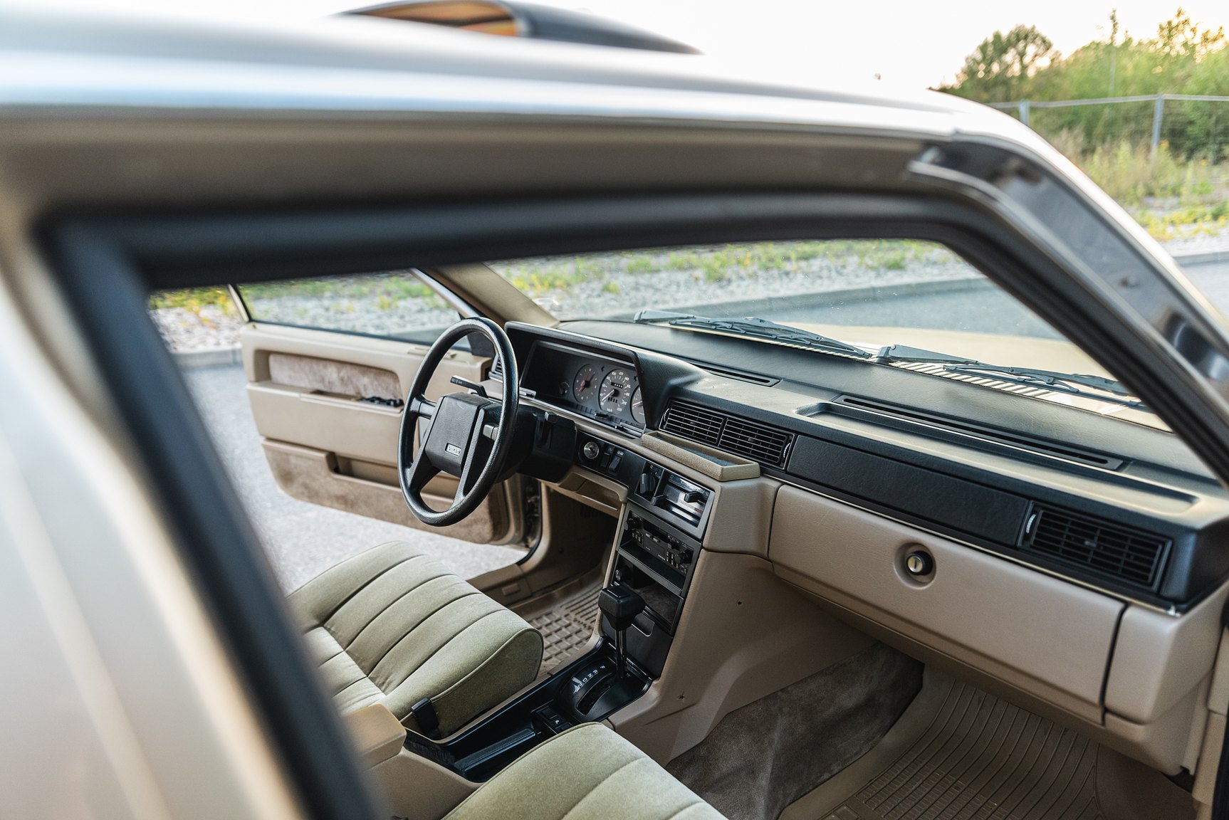 Innenraumfoto von 1986 Volvo 760 GLE 2.8 V6 Automatisk