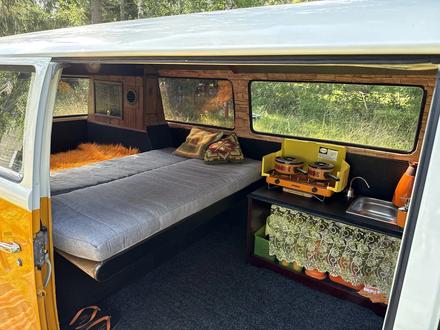 Interiörbild 1975 Volkswagen Transporter Campervan (62)
