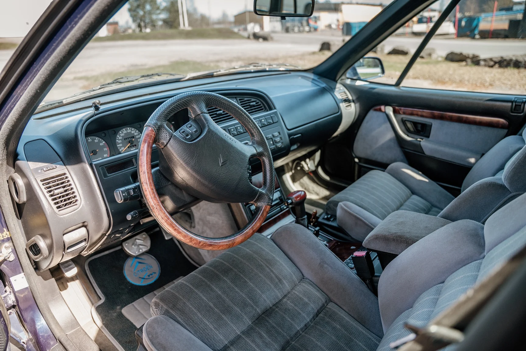 Interior image of 1997 Citroen XM Turbo CT VSX (1)