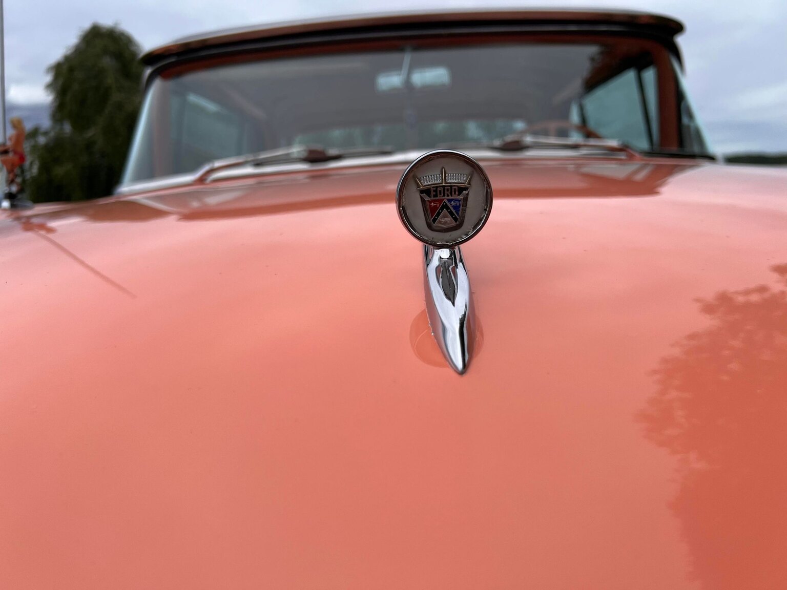 Exterior image of 1957 Ford Fairlane 500 Skyliner Retract