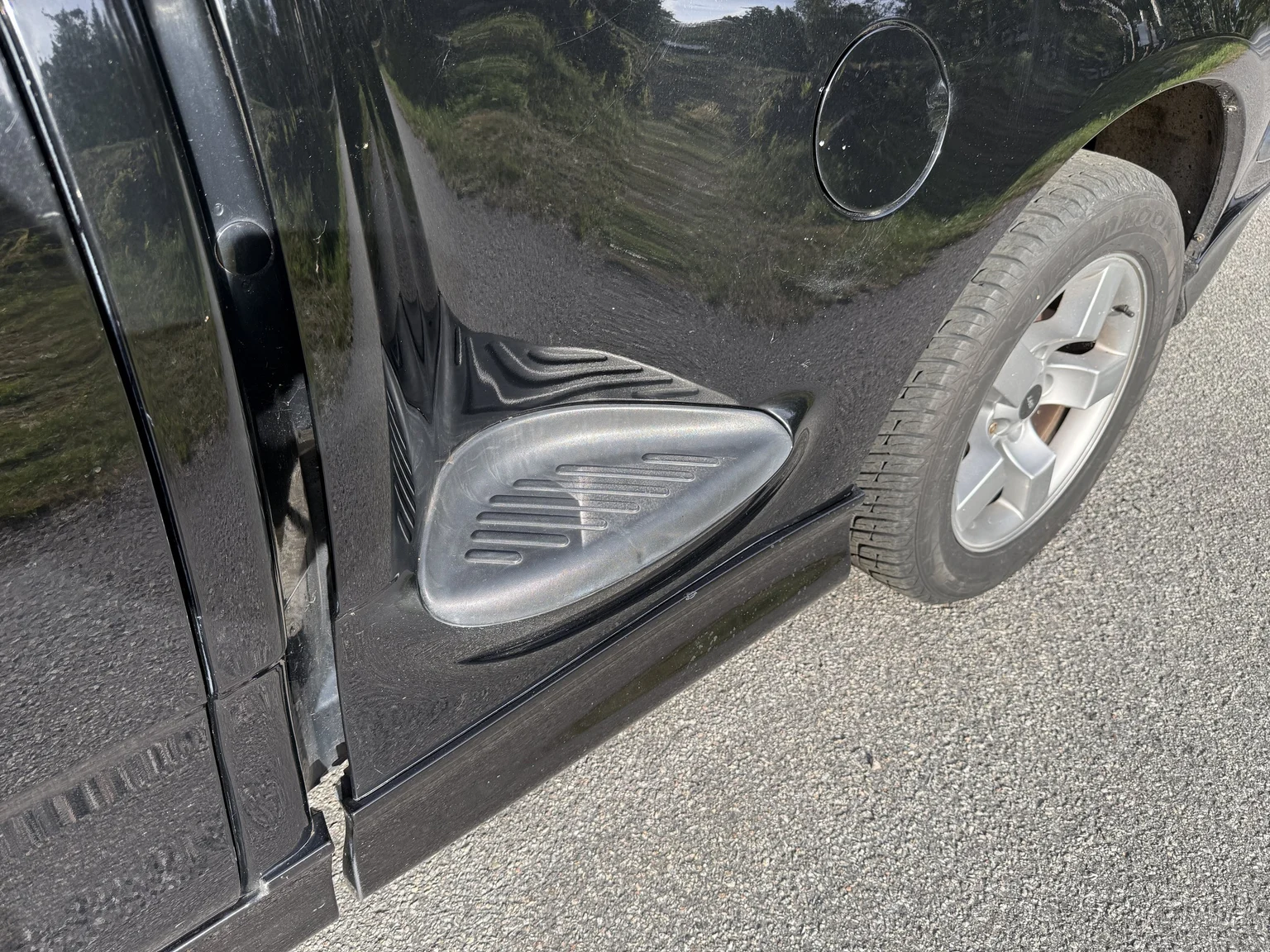 Exterior image of 2002 Ford F-150 SVT Lightning (80)