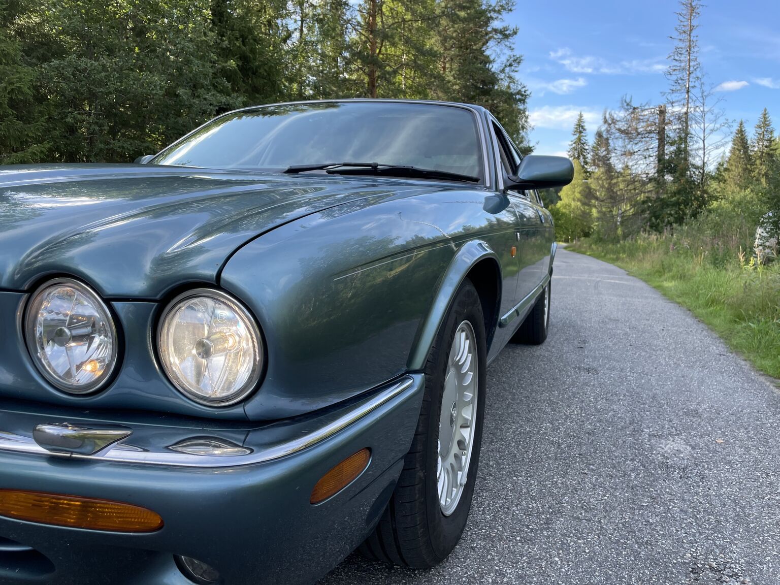 Exteriörbild på 1998 Jaguar XJ8 Sovereign (39)
