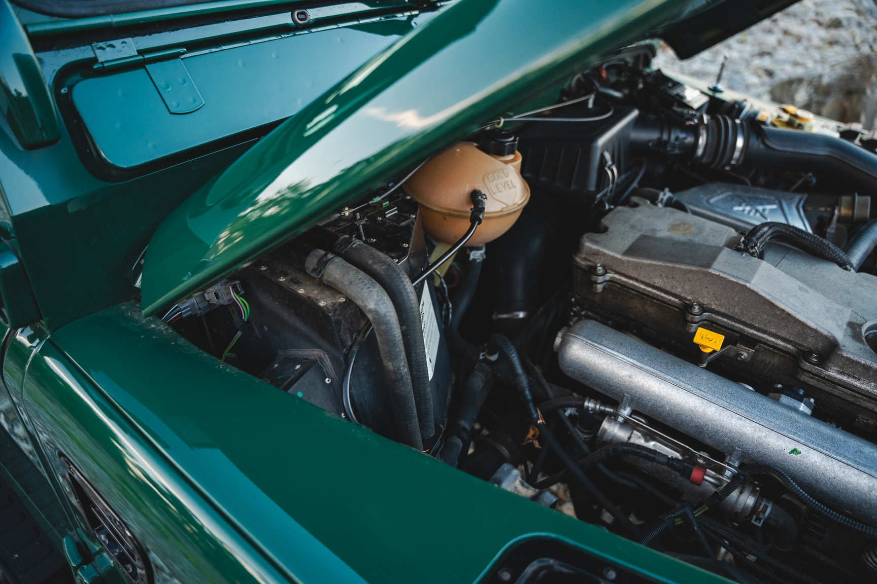 Image of 2003 Land Rover Defender TD5 90 Pickup (7) mechanics