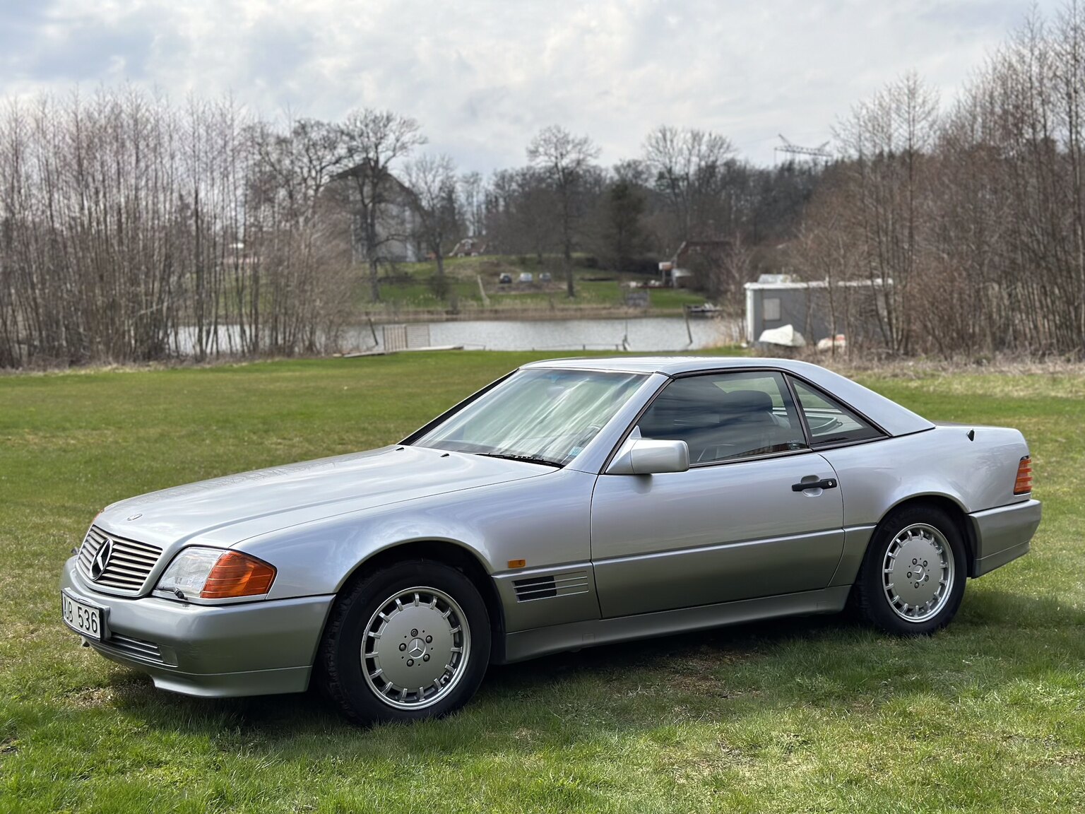 Exterior image of 1992 Mercedes-Benz SL 500 (66)