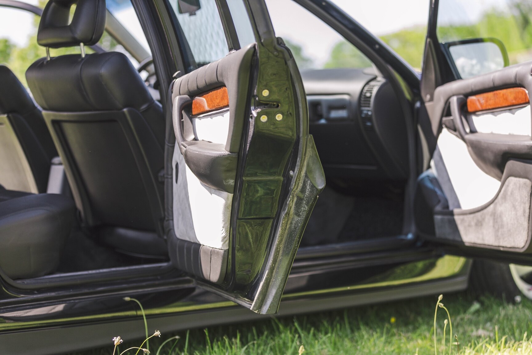 Interior image of 1991 Lotus Omega