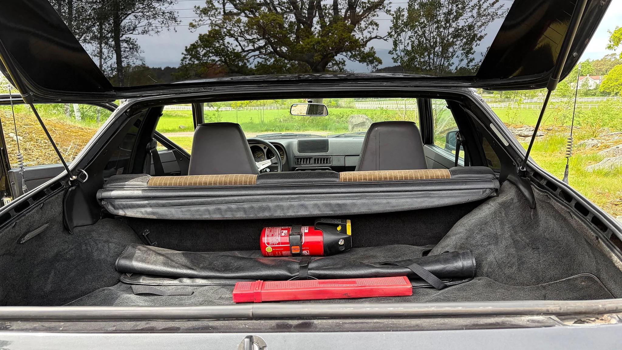 Innenraumfoto von 1983 Porsche 944 1,8 TFSI Targa  (32)