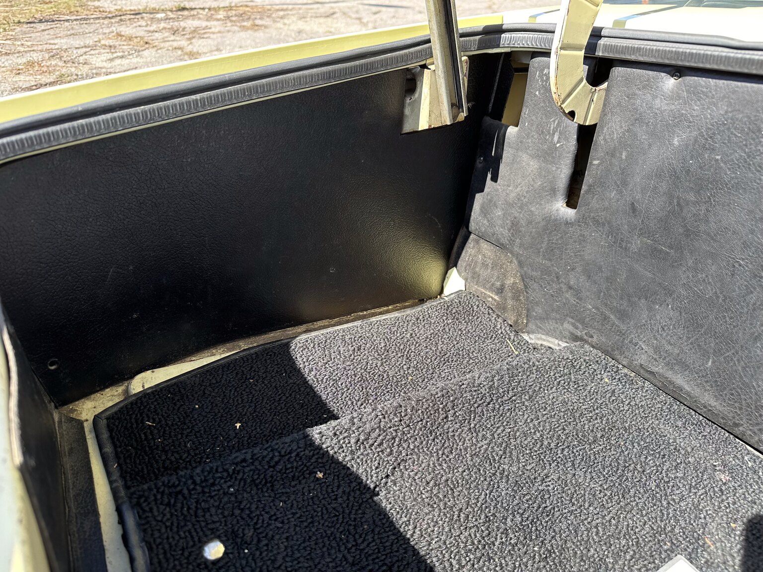 Interior image of 1971 Triumph TR6 (29)