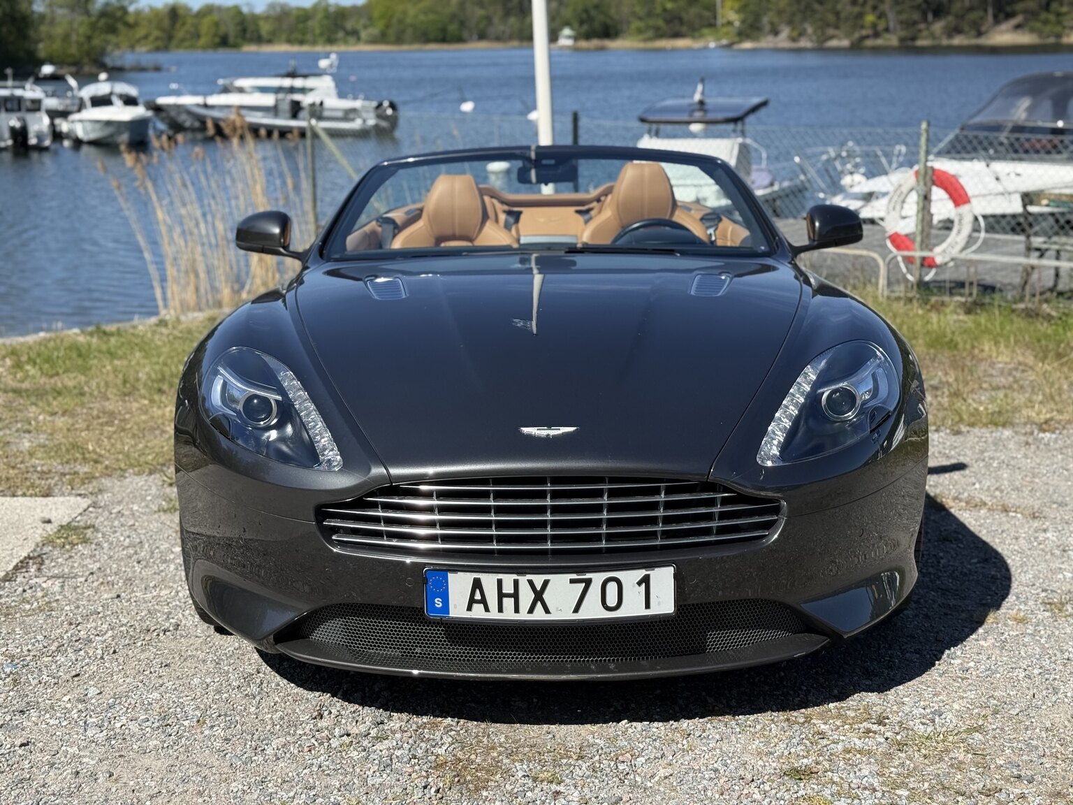 Exteriörbild på 2015 Aston Martin DB9 Volante