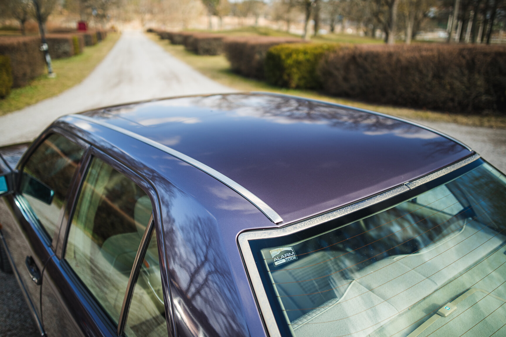 Exterior image of 1993 Mercedes-Benz E 220