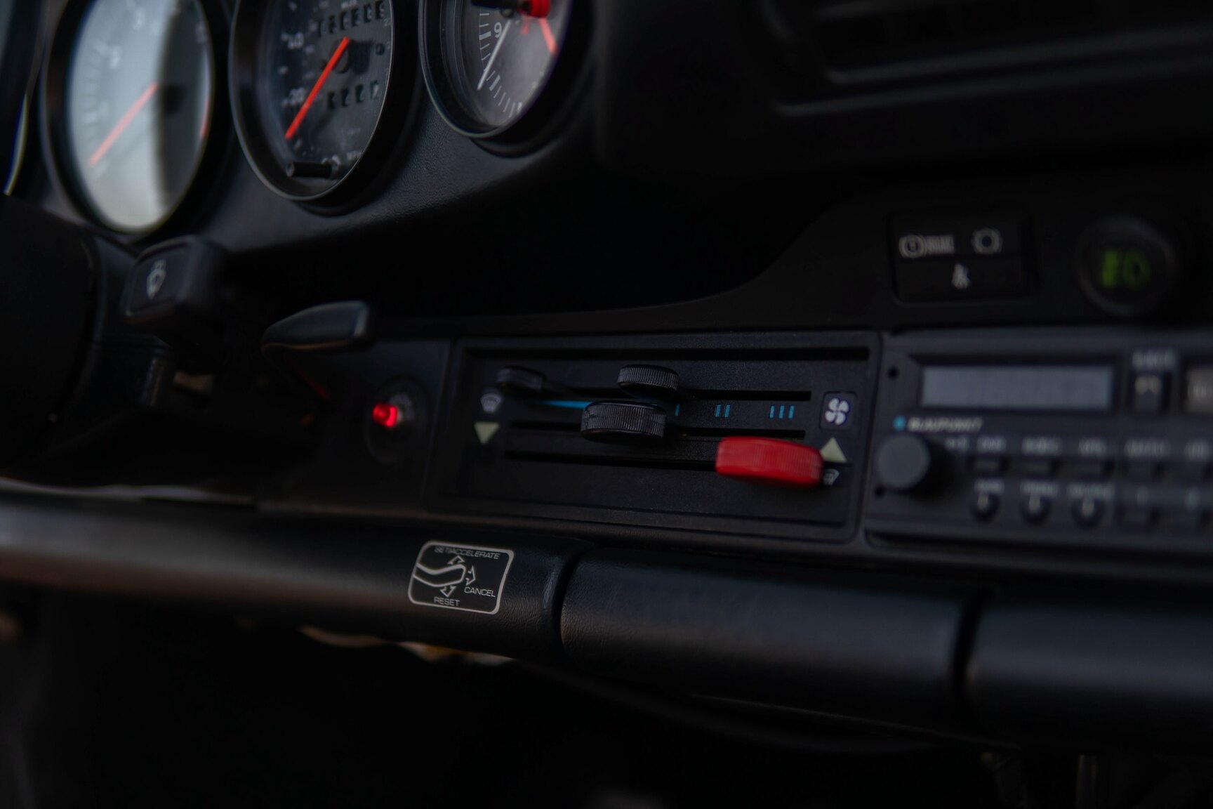 Interiörbild 1987 Porsche 911 Carrera Cab 3.2