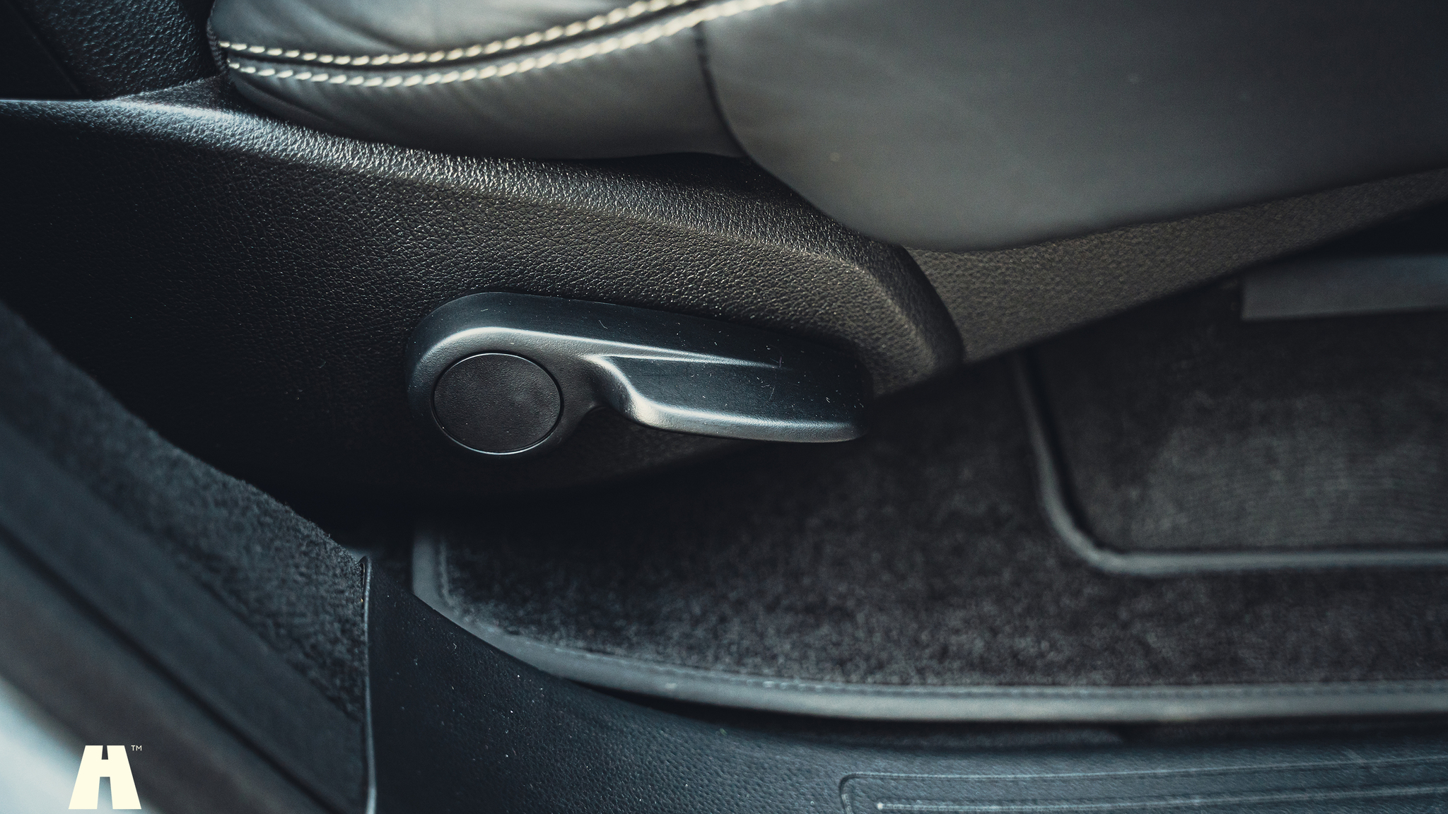 Innenraumfoto von 2017 Mercedes-Benz GLS 63 AMG (88)