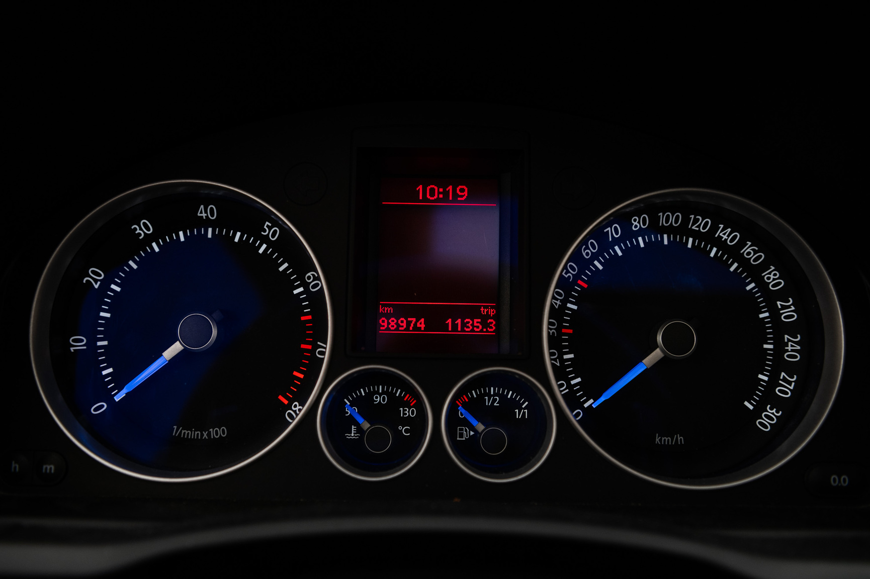 Interior image of 2006 Volkswagen Golf R32 (60)