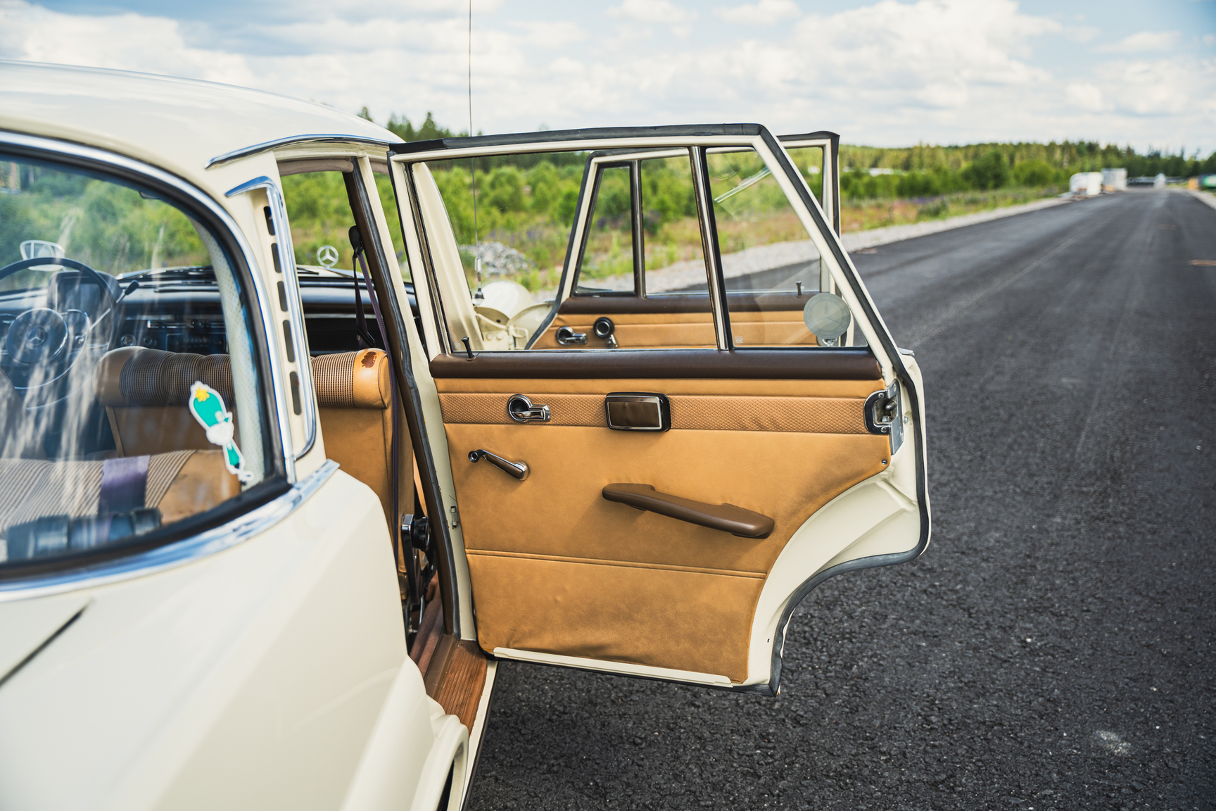 Innenraumfoto von 1966 Mercedes-Benz 200 D "Heckflosse"