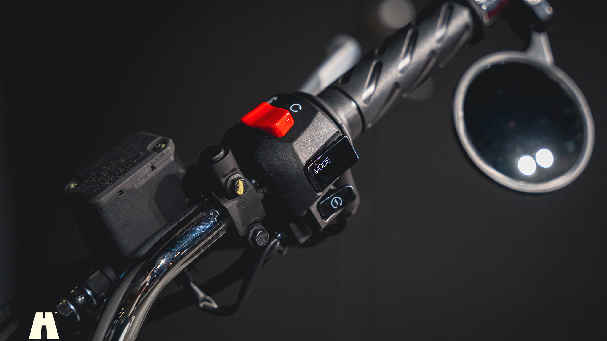 Exterior image of 2020 Moto Guzzi V7 III Special