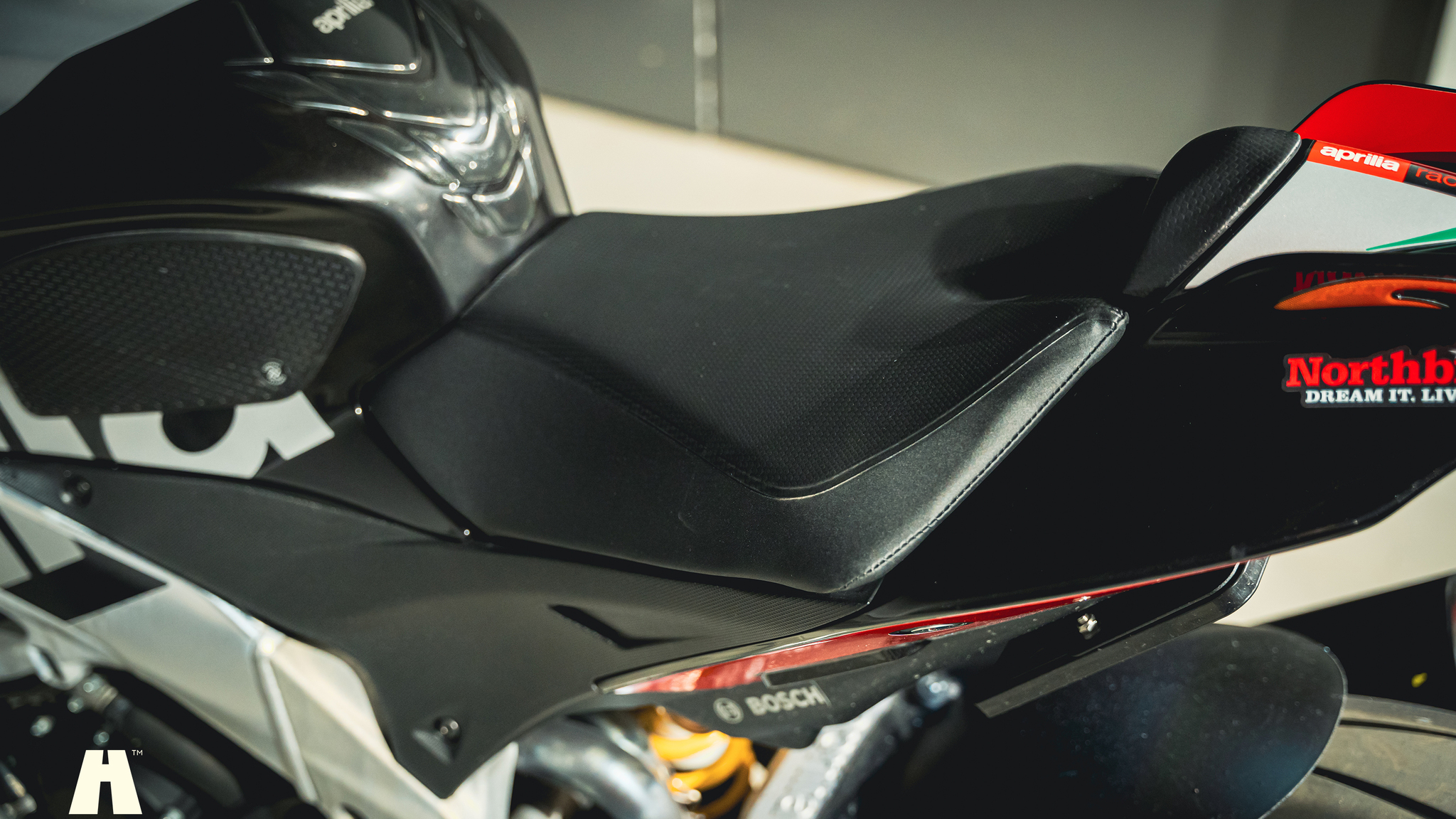 Exterior image of 2016 Aprilia Tuono V4 Factory