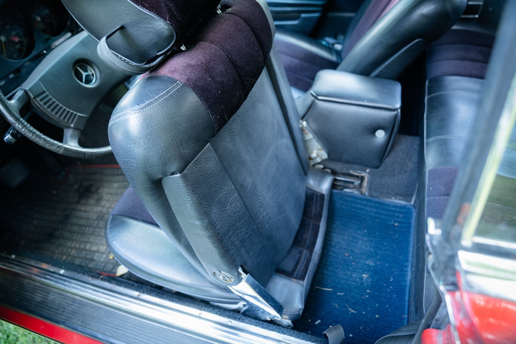 Interior image of 1975 Mercedes-Benz 350 SLC