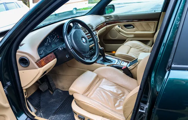 2002 BMW 530i Touring – Interior