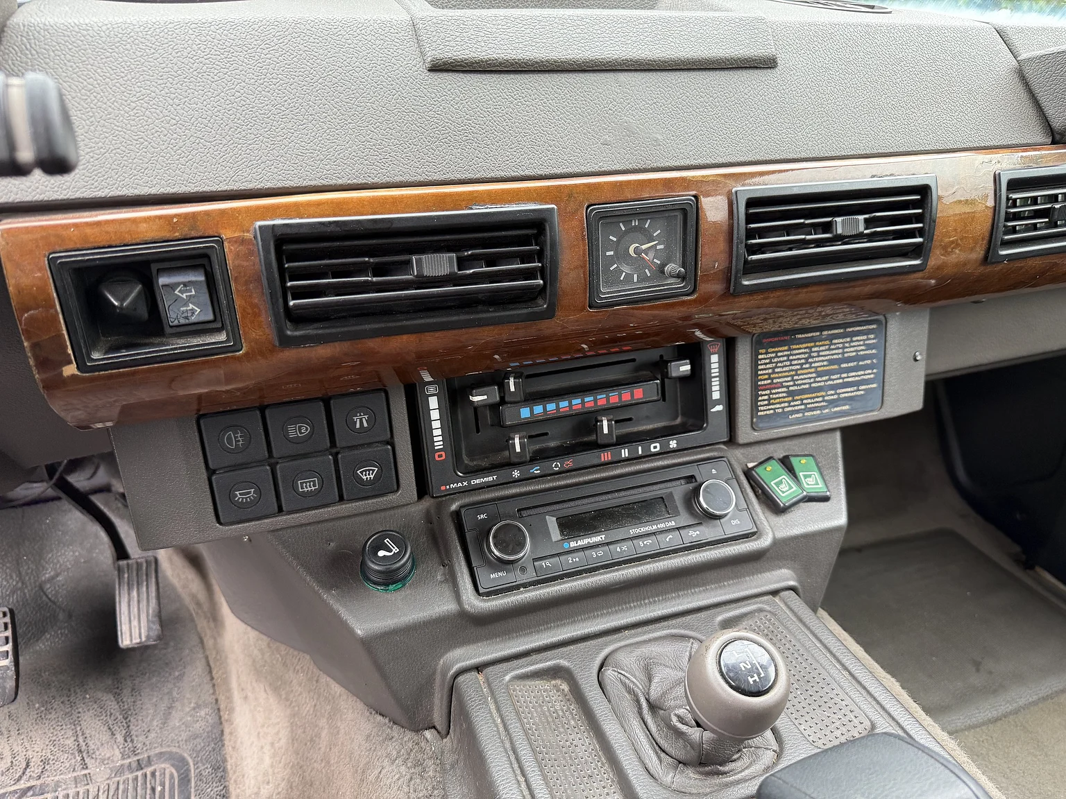 Interior image of 1990 Range Rover Vogue SE 3.9 (24)