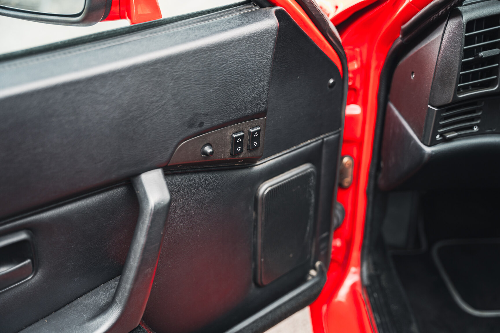 Interior image of 1990 Porsche 944 Turbo