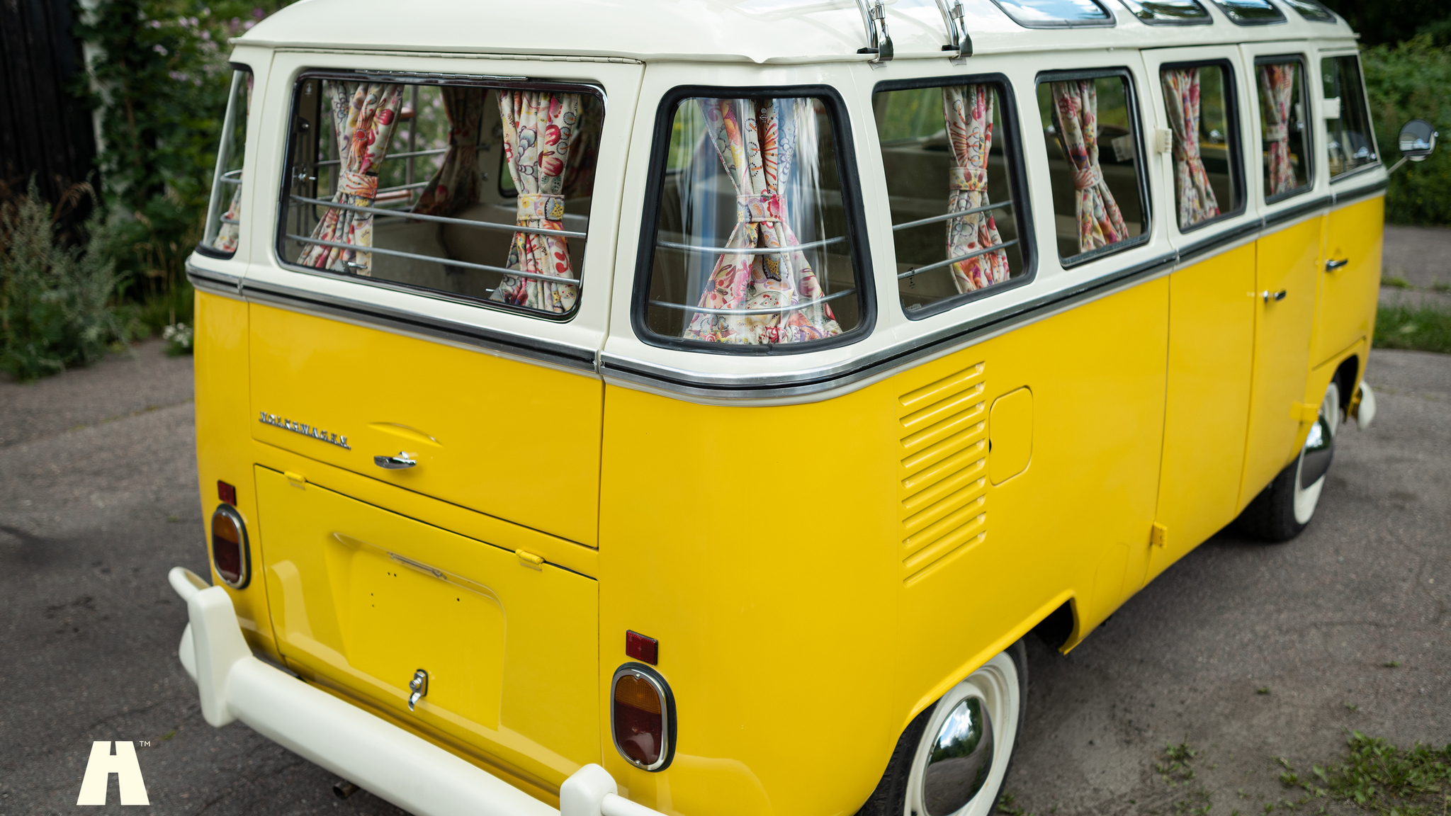 Exterior image of 1974 Volkswagen T1 Split Window  