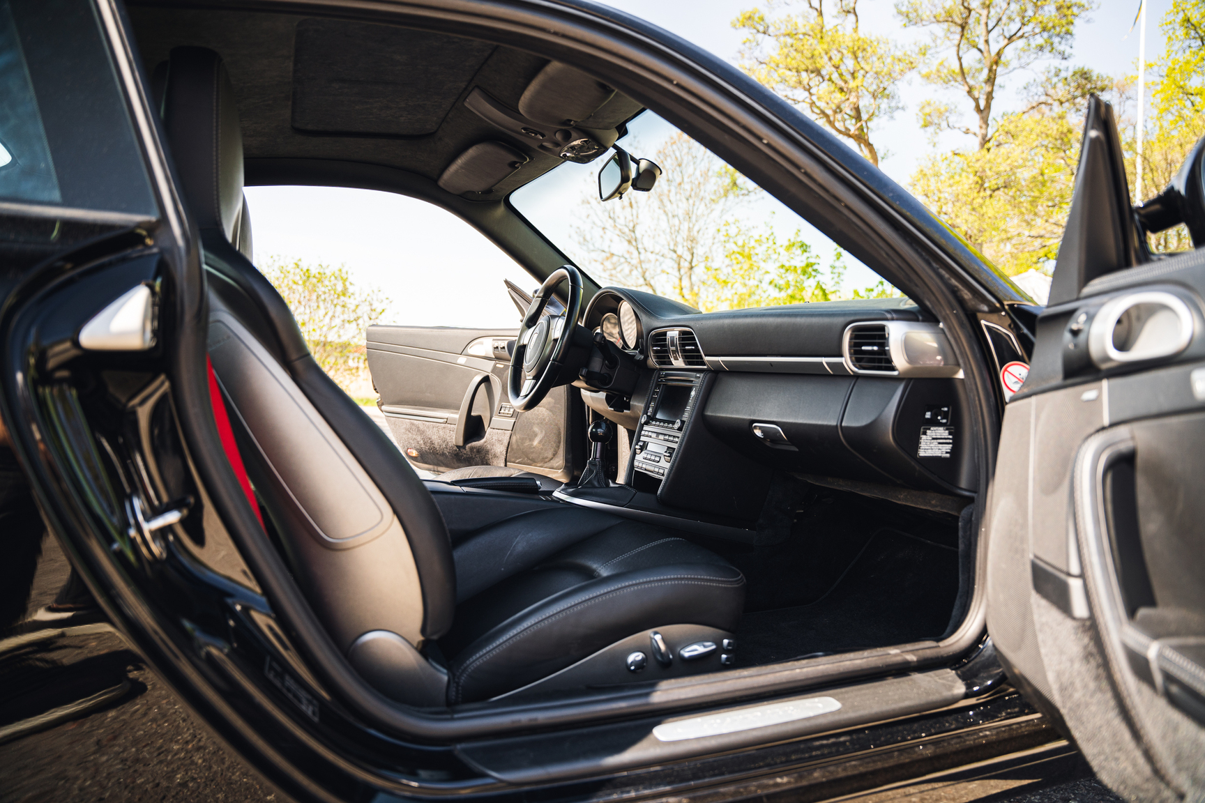 Innenraumfoto von 2009 Porsche 997.2 C2S Manuell (6)