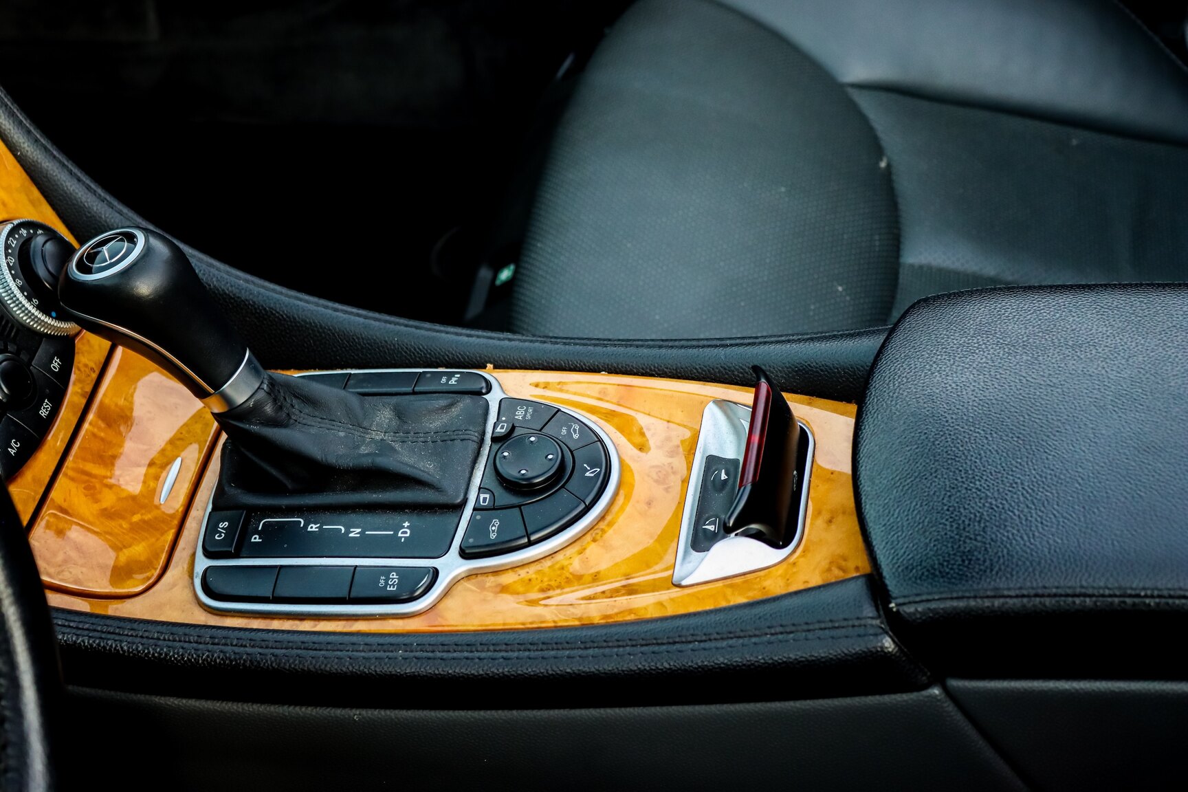 Interior image of 2006 Mercedes-Benz SL 500
