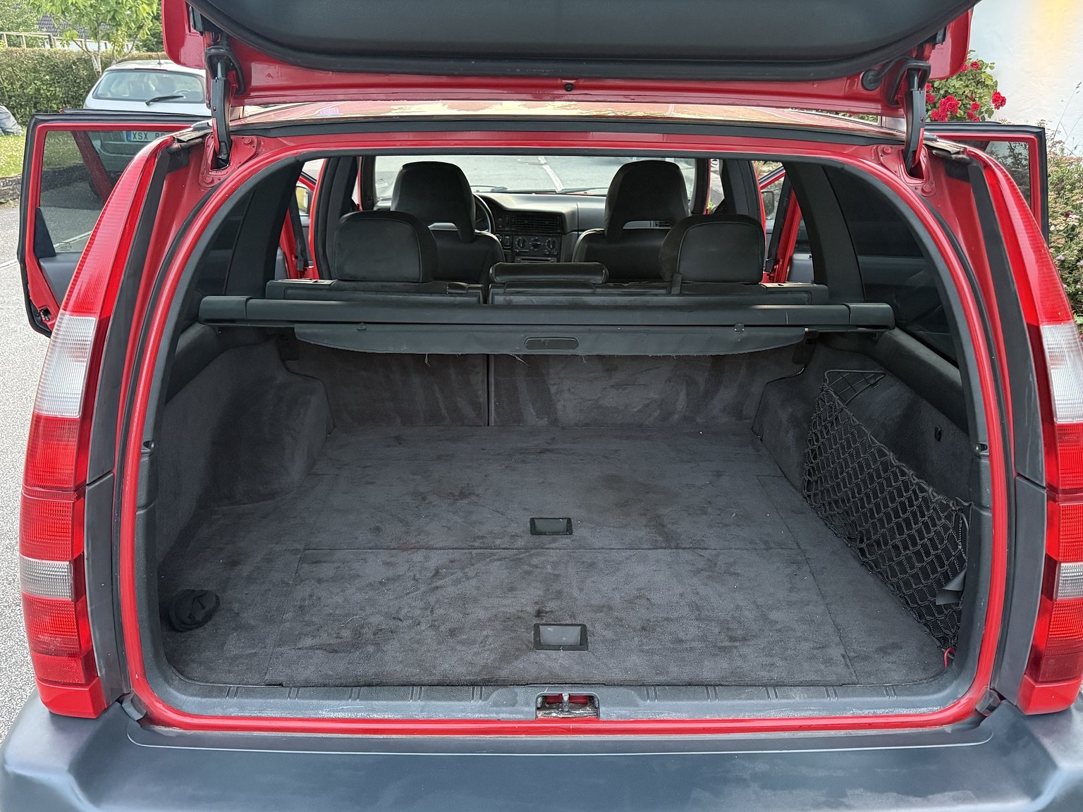 Interior image of 1996 Volvo 850 R "T-Röd"