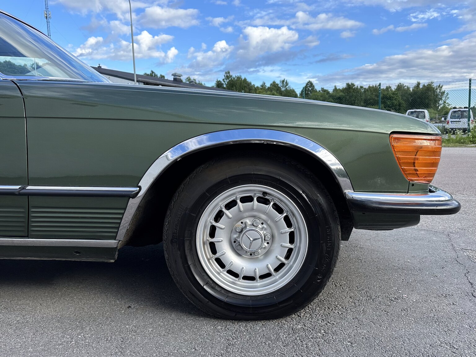 Exteriörbild på 1974 Mercedes Benz 450 SLC