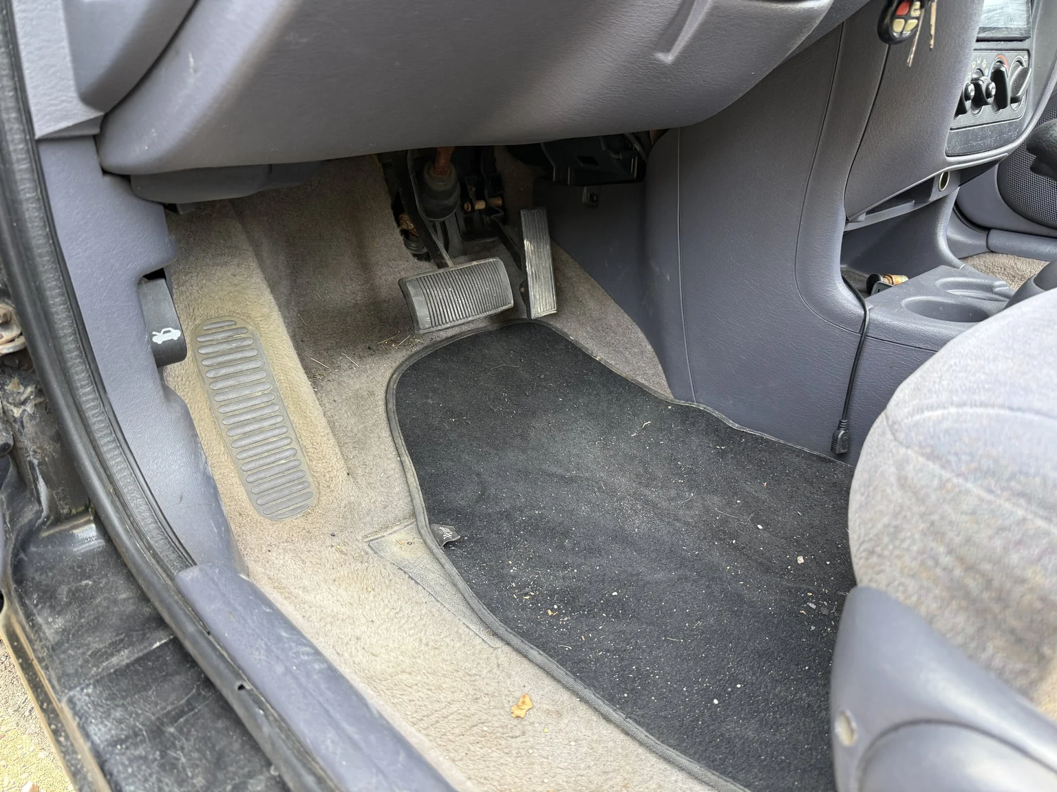 Interior image of 1997 Chrysler Sebring Cabriolet (9)