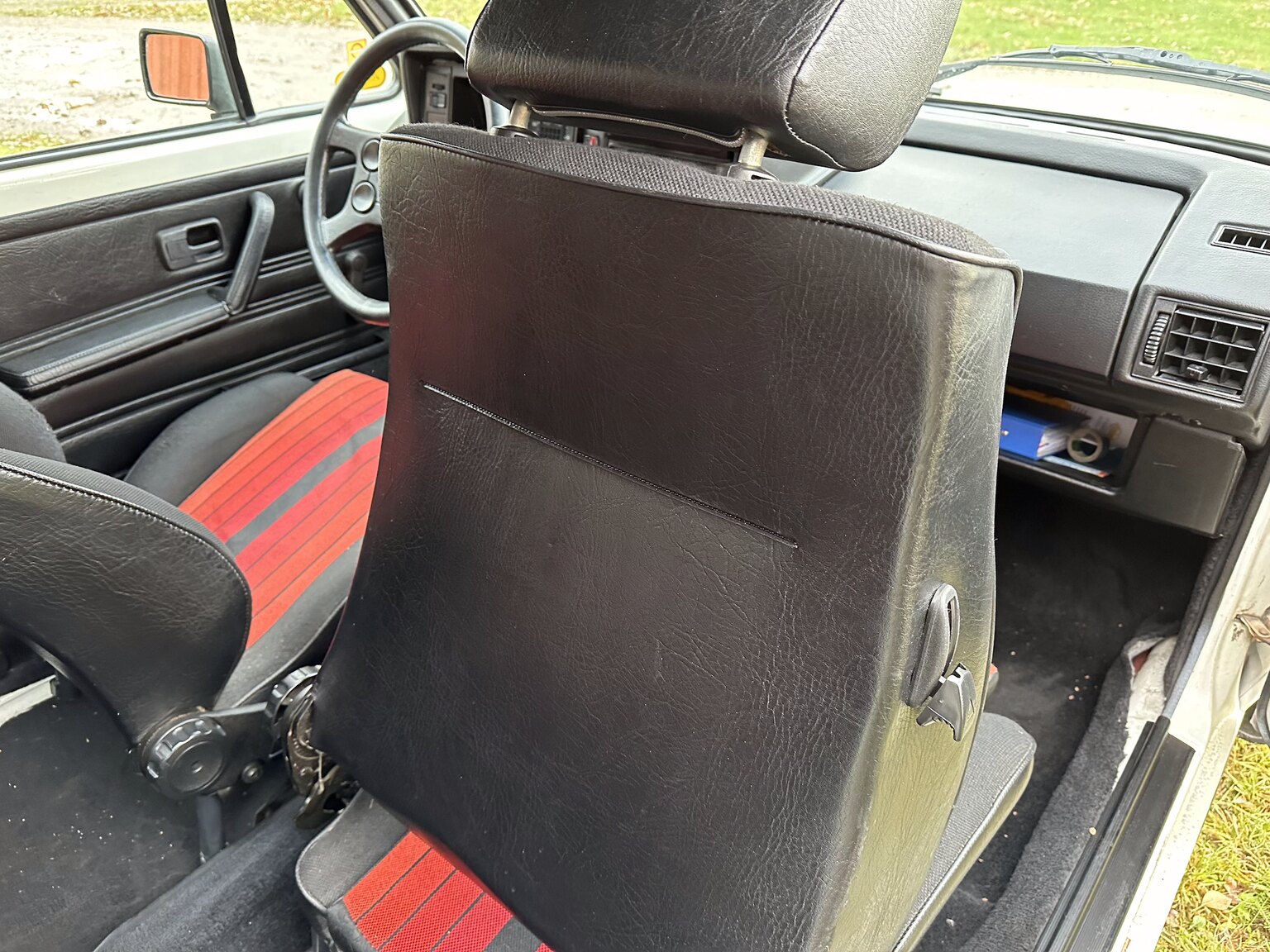 Innenraumfoto von 1984 Volkswagen Golf GTI Special