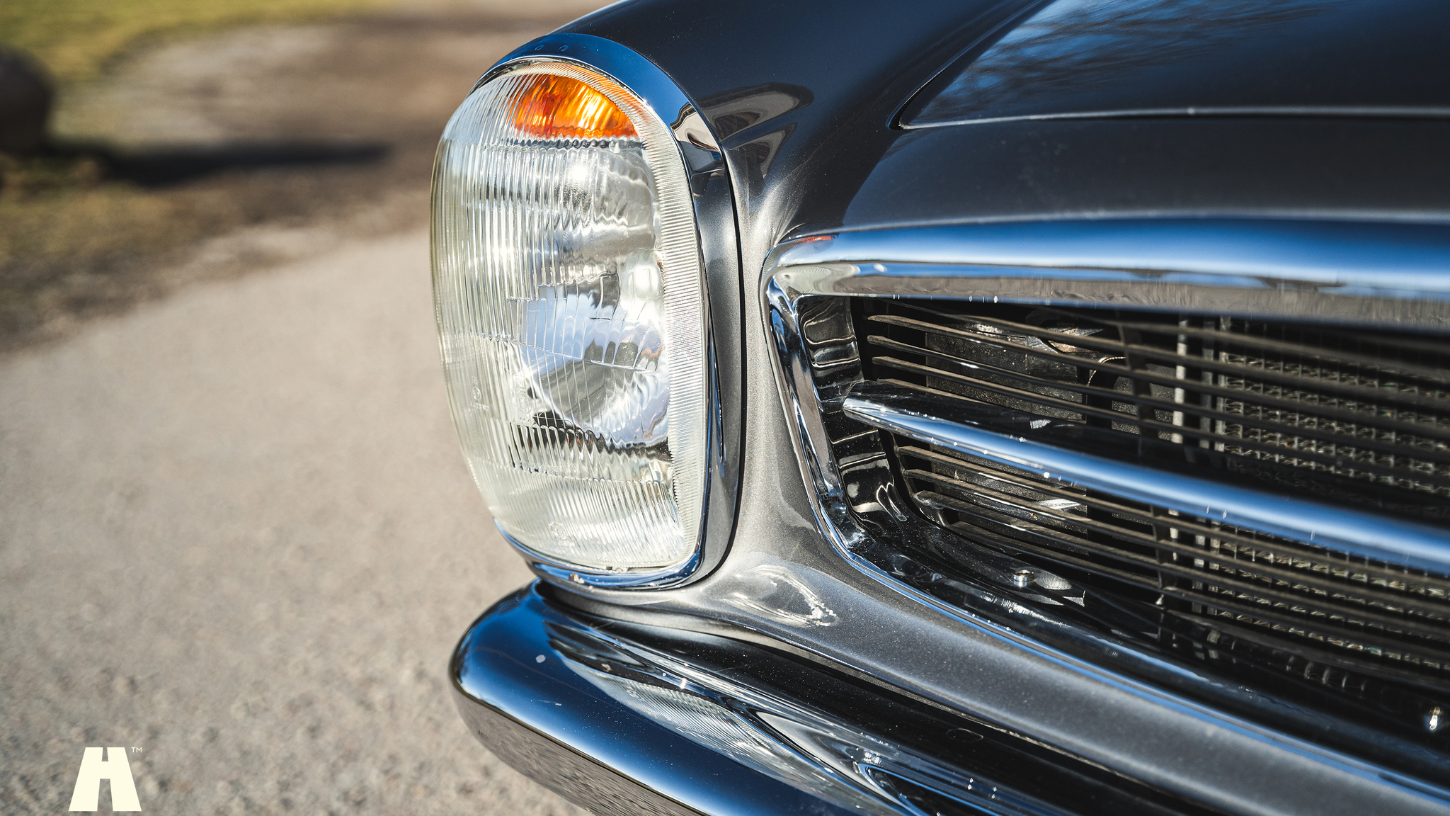 Exterior image of 1970 Mercedes 280 SL Pagoda (15)