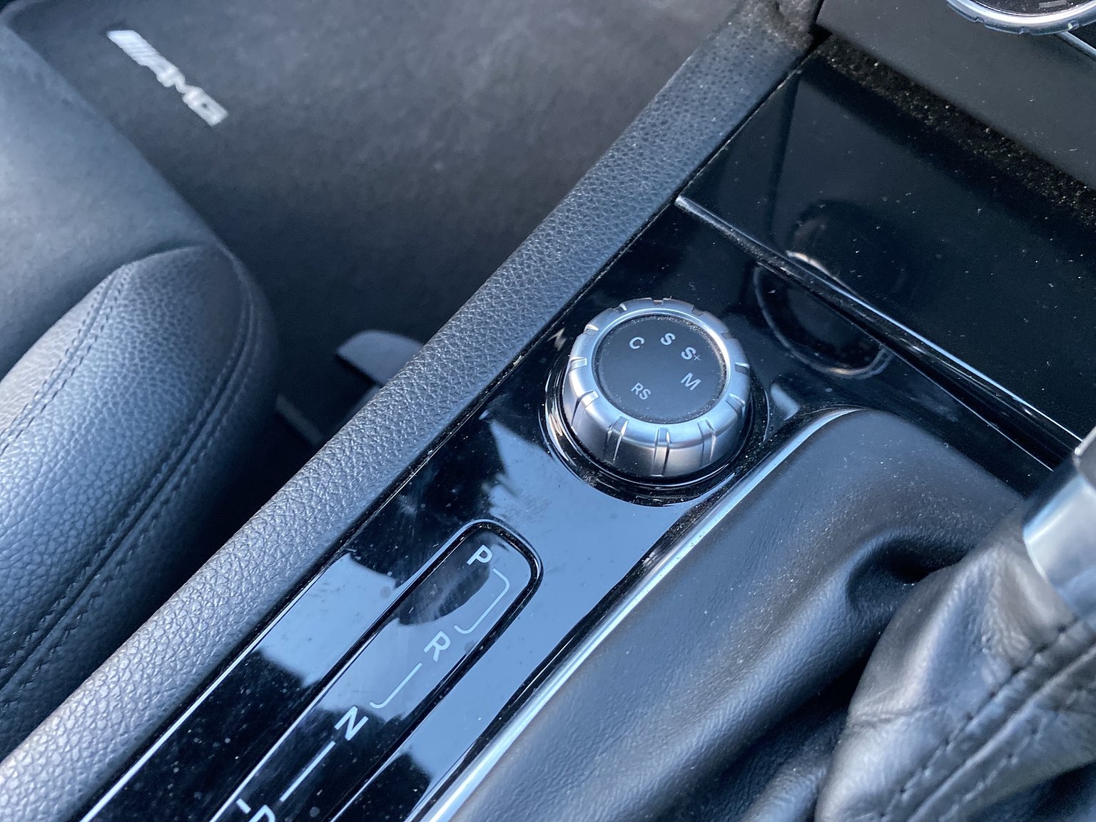 Innenraumfoto von 2011 Mercedes-Benz C 63 AMG