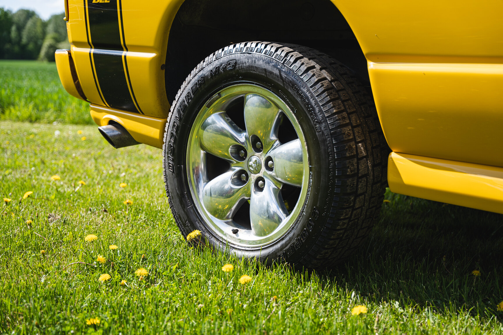 Exteriörbild på 2005 Dodge Ram 1500 Bumble Bee