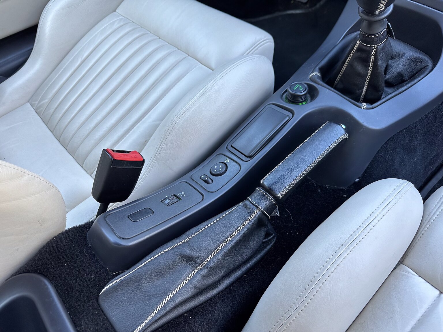 Innenraumfoto von 1997 Alfa Romeo GTV 3.0